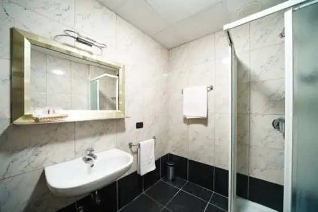 Büyük Yataklı Tek Kişilik Oda