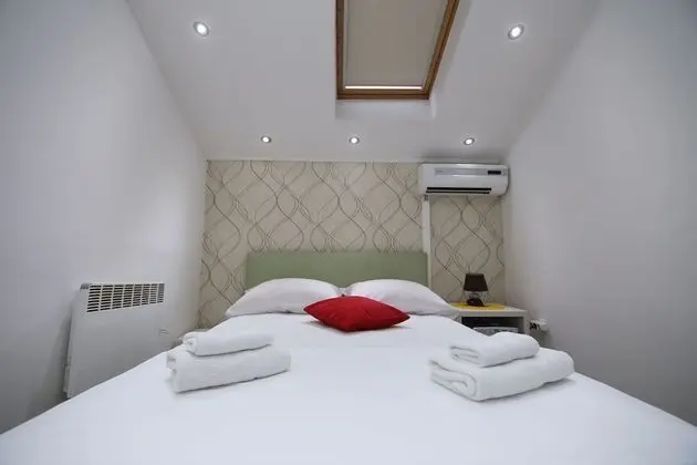 Standard Tek Büyük Yataklı Oda