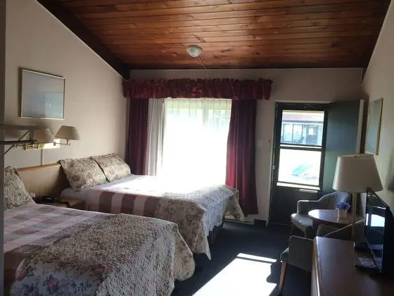 Standard Oda, 2 Çift Kişilik Yatak, Sigara İçilmez, Havuz Manzaralı