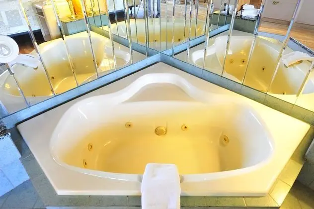 Superior Oda, 1 En Büyük (King) Boy Yatak, Jakuzi, Havuz Manzaralı (hardwood floors)