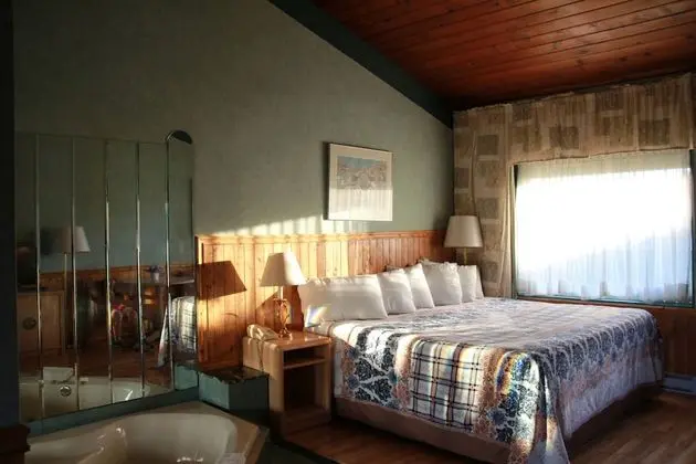 Superior Oda, 1 En Büyük (King) Boy Yatak, Jakuzi, Havuz Manzaralı (hardwood floors)