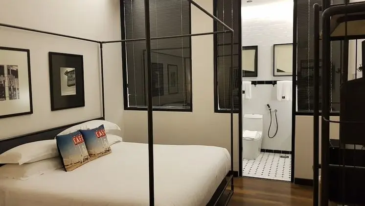 Cabin, 1 King Bed (No Window)