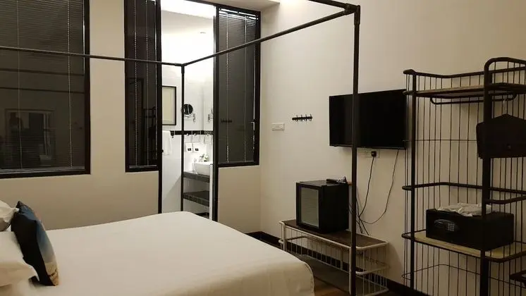 Cabin, 1 King Bed (No Window)