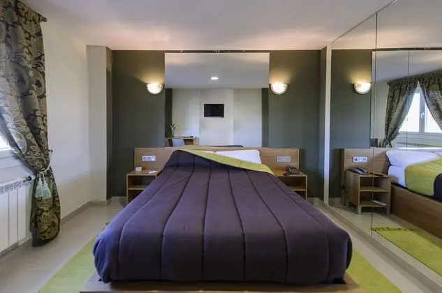 Üç Kişilik Oda, 3 Tek Kişilik Yatak