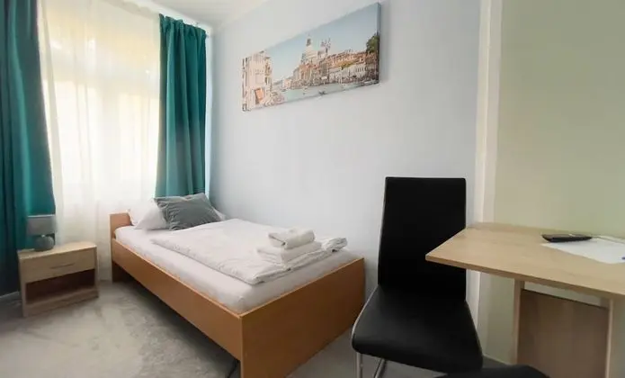 Basic İki Ayrı Yataklı Oda, Ortak Banyo