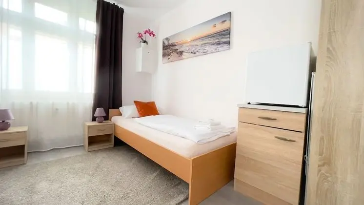 Tek Büyük veya İki Ayrı Yataklı Oda, Ortak Banyo