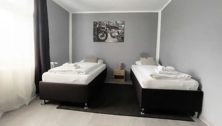 Tek Büyük veya İki Ayrı Yataklı Oda, Ortak Banyo