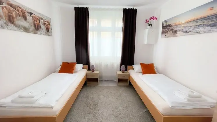 Tek Büyük veya İki Ayrı Yataklı Oda, Ortak Banyo