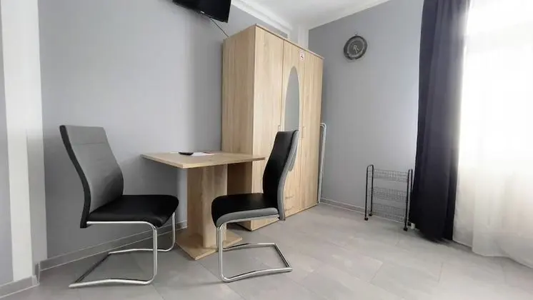 Tek Büyük veya İki Ayrı Yataklı Oda, Ortak Banyo