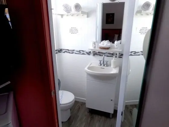 Oda, Göl Manzaralı (1 king or 2 twins, adults only)