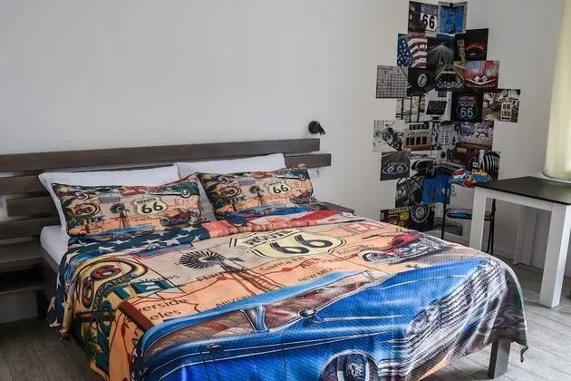 Economy Downstairs - garden (5)