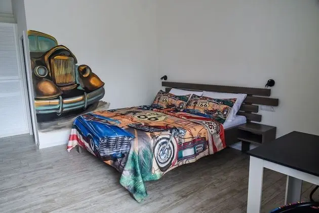 Economy Downstairs - garden (5)