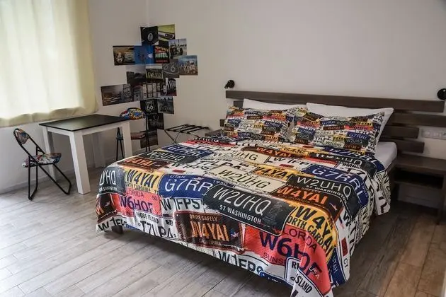 Economy Downstairs - Street (1)