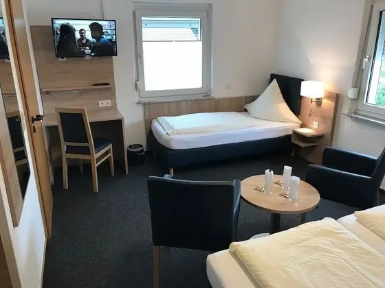 Üç Kişilik Oda, Özel Banyo, Avlu Manzaralı