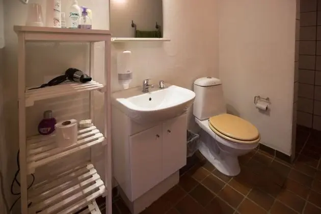Tek Büyük Yataklı Oda, Ortak Banyo