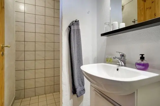 Üç Kişilik Oda, Ortak Banyo