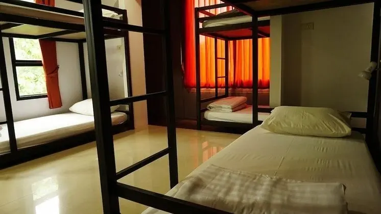 Mixed Dormitory, Shared Bathroom (4 Beds)