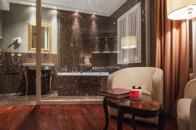 Luxury Tek Büyük Yataklı Oda