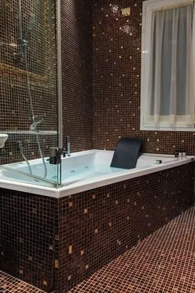 Luxury Tek Büyük Yataklı Oda