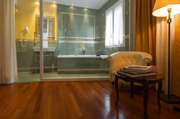 Luxury Tek Büyük Yataklı Oda