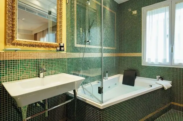 Luxury Tek Büyük Yataklı Oda