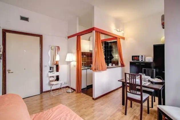 Apart Daire, 1 Yatak Odası (Via Appia Nuova 37)