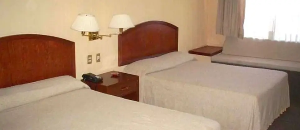 Tek Büyük Yataklı Oda, 2 Çift Kişilik Yatak
