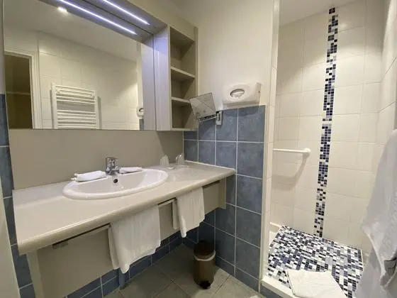 Üç Kişilik Oda