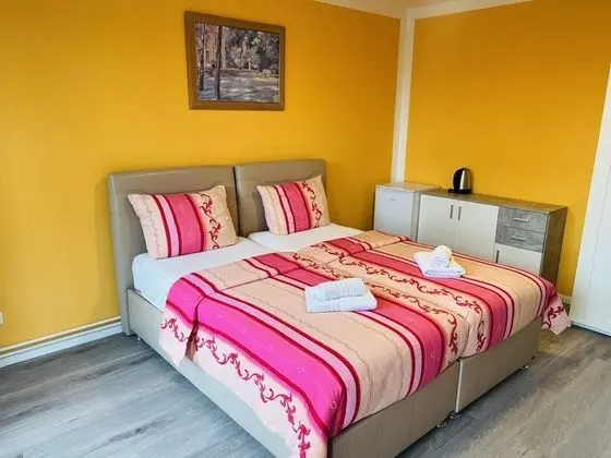 Tek Büyük veya İki Ayrı Yataklı Oda