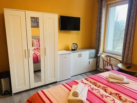 Üç Kişilik Oda, 3 Tek Kişilik Yatak, Sigara İçilmez, Buzdolabı