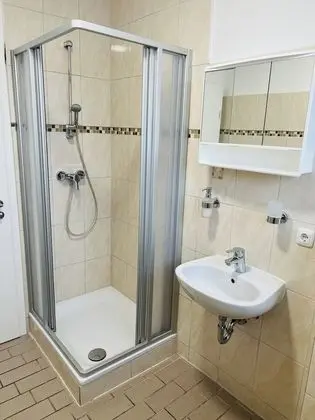 Üç Kişilik Oda, 3 Tek Kişilik Yatak, Sigara İçilmez, Buzdolabı