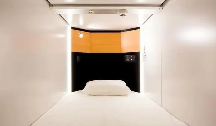 Oda, Sadece erkekler için (Capsule)