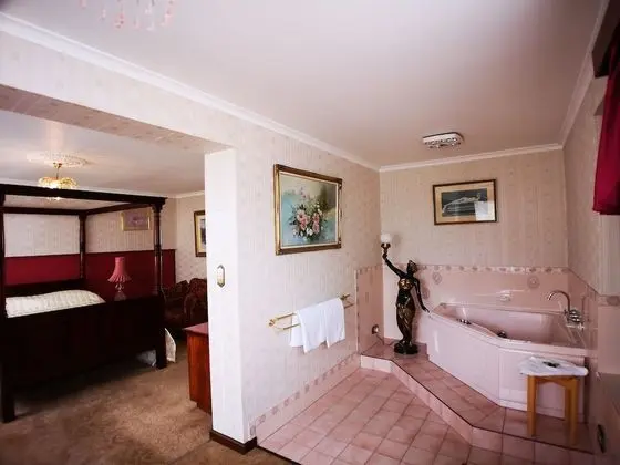 Honeymoon Süit, Sıcak Su Küveti (Darlington)