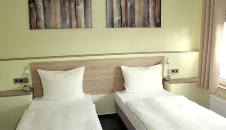 Basic Tek Büyük Yataklı Oda