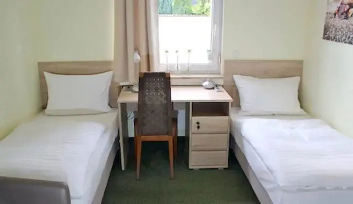 Basic Tek Büyük Yataklı Oda