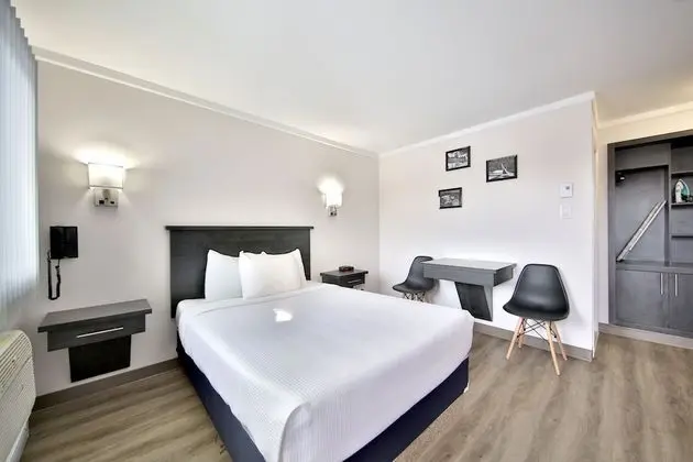 One Queen Bed