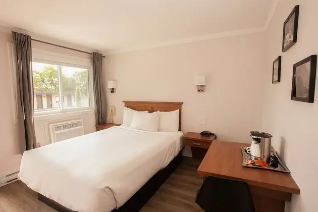 One Queen Bed