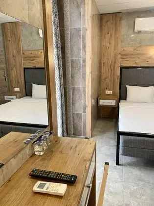 Üç Kişilik Oda, Birden Çok Yatak