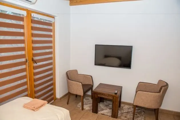 Tek Büyük veya İki Ayrı Yataklı Oda, Balkon