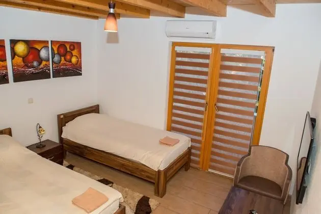 Tek Büyük veya İki Ayrı Yataklı Oda, Balkon