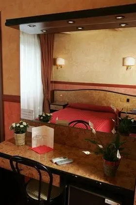 Büyük Yataklı Tek Kişilik Oda