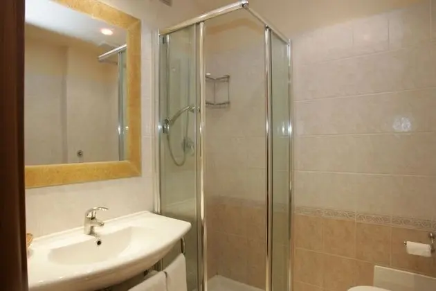 Büyük Yataklı Tek Kişilik Oda