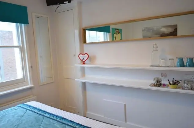 Tek Büyük Yataklı Oda, 1 Çift Kişilik Yatak, Banyolu/Duşlu (Small, Third Floor)