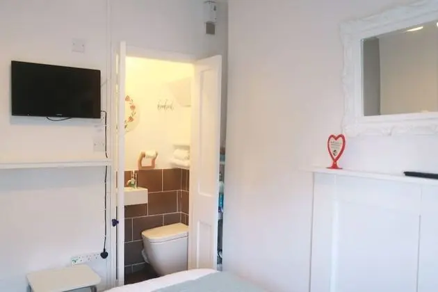Tek Büyük Yataklı Oda, 1 Çift Kişilik Yatak, Banyolu/Duşlu (Small, Third Floor)
