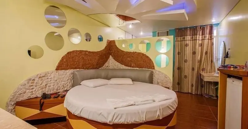 Tek Büyük Yataklı Oda (Luxo)