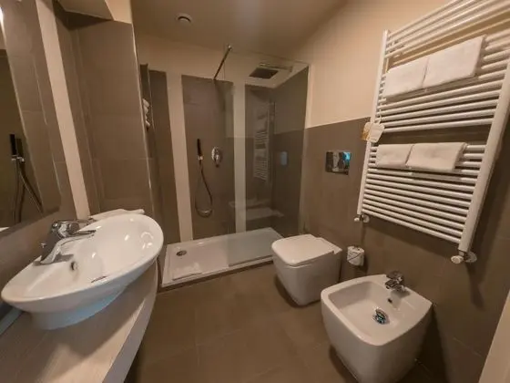 Standard Oda, 1 Büyük (Queen) Boy Yatak, Sigara İçilmez (Converts to 2 Twin Beds)