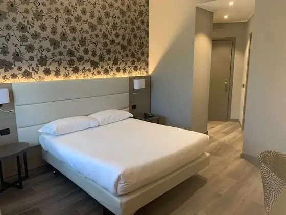 Superior Oda, 1 Büyük (Queen) Boy Yatak, Sigara İçilmez (Converts to 2 Twin Beds)