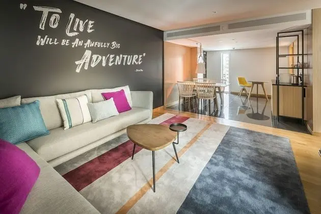 Süit (with access to The Lounge)