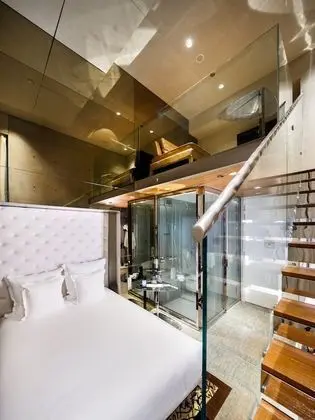 Loft Gallery Room (One Large Double Bed)