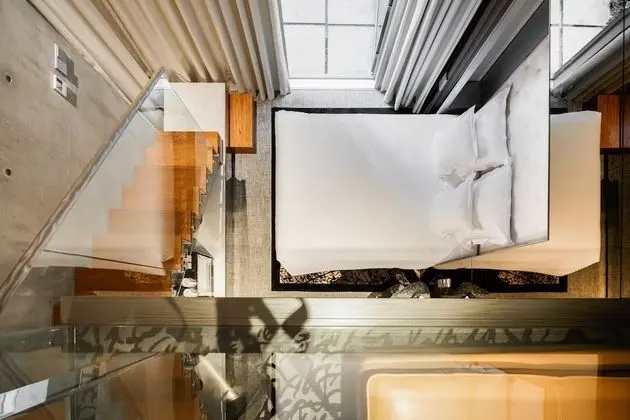 Loft Gallery Room (One Large Double Bed)